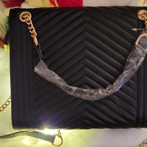 Yves Saint Laurent Black Quilted Shoulder Bag with Gold Chain - Picture 2 of 5